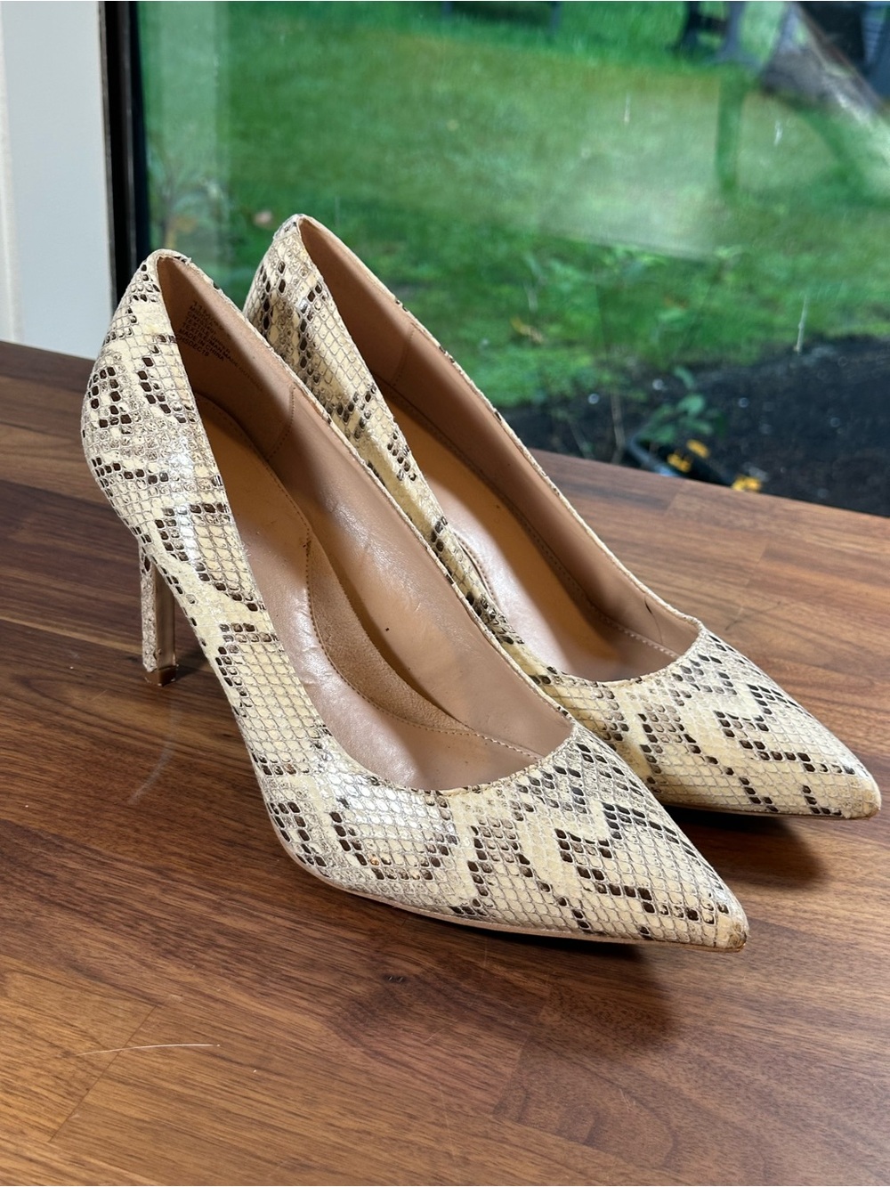 BCBGeneration Size 11 Snakeskin Print Pointed Toe Stiletto Pumps